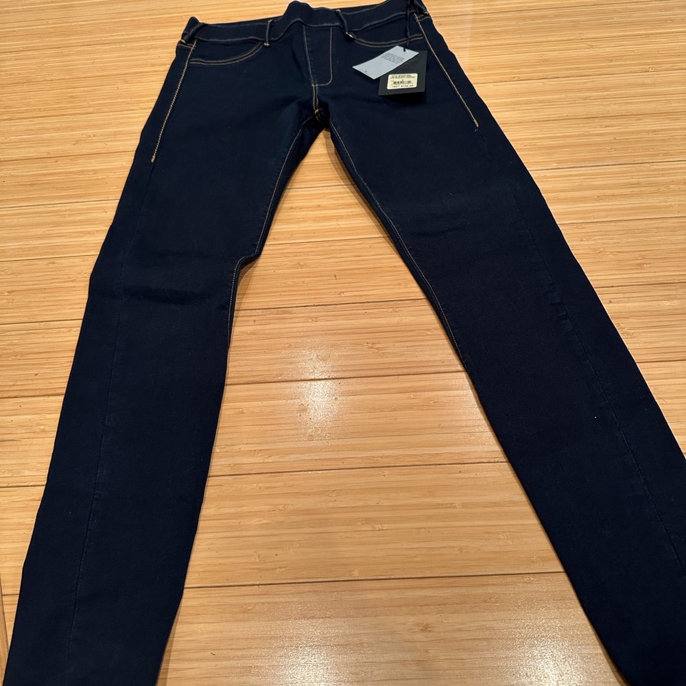 True Religion - Picture 3 of 4
